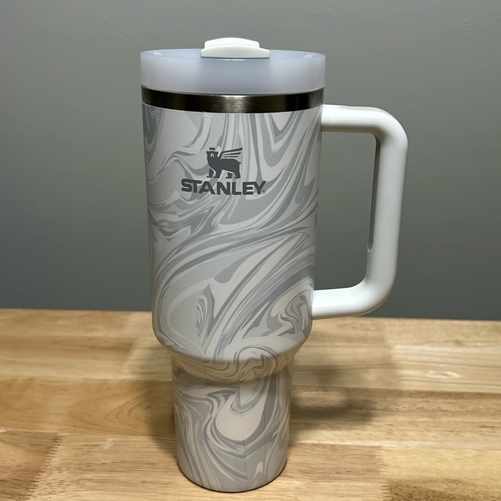 Stanley 40 oz (small dent at bottom- otherwise EUC)